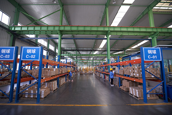 回轉(zhuǎn)支承的保養(yǎng)周期是多久？